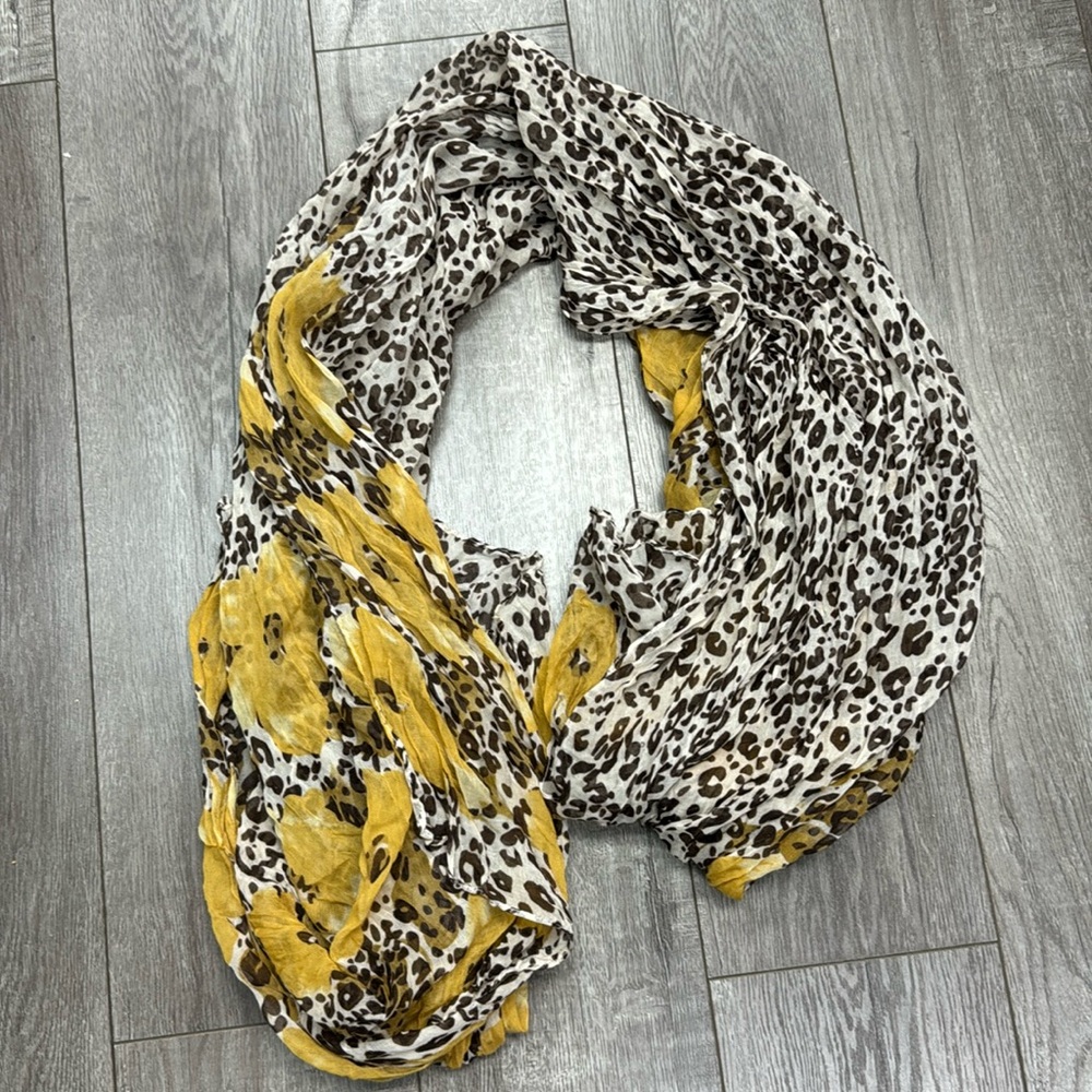 Women’s scarf new animal print excellent condition